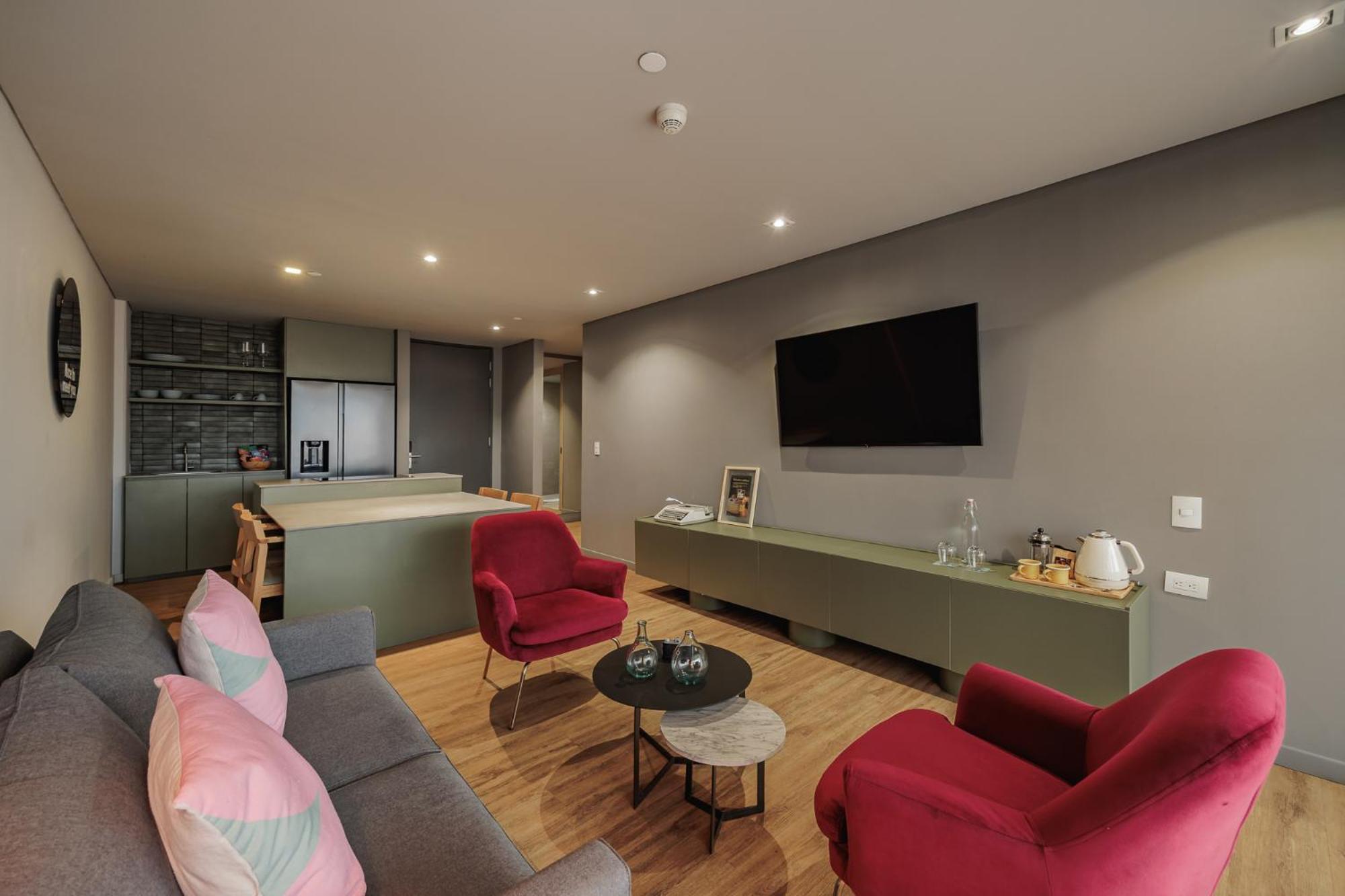 Hotel Versus Medellín